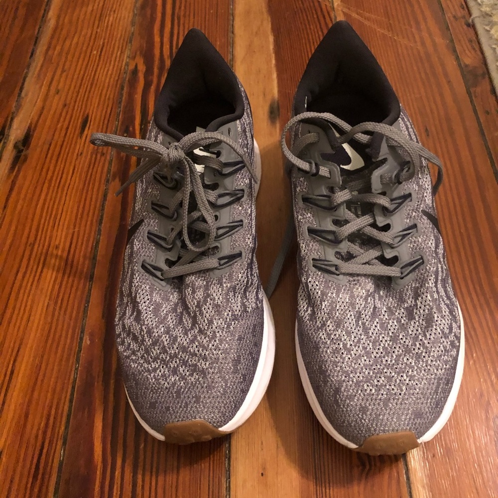 Brand new nike tennis shoes